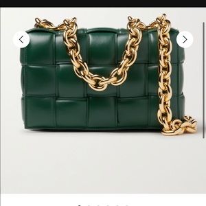 BOTTEGA VENETA 
Cassette chain bag (GREEN)